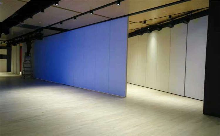 24厚羽毛球館木地板廠**哪**好？